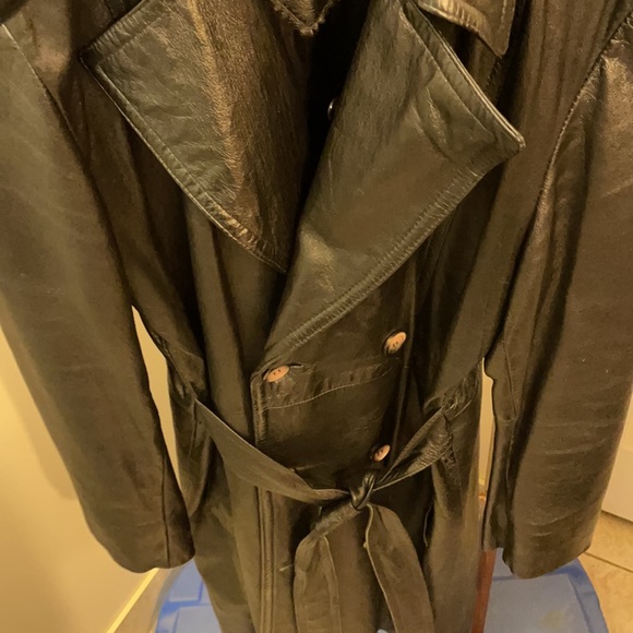 This is a genuine leather men’s trench coat. Beautiful and gently worn. - Picture 6 of 6